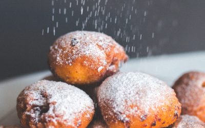 Did you know that pets de nonne are little sugar doughnuts?